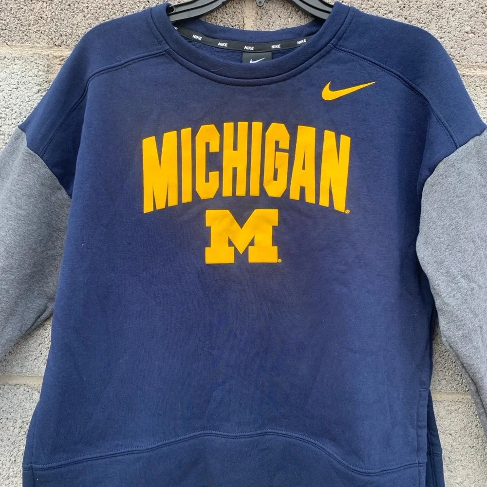 Michigan Wolverines Nike Pullover Sweatshirt Women’s Medium Navy Fleece Campus - Picture 2 of 11